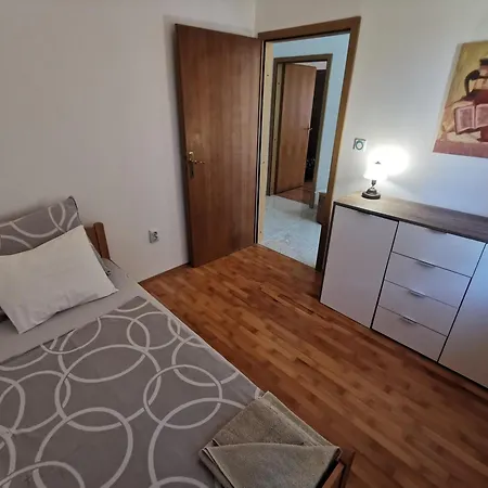 Kira - Spacious With Sea View * Ližnjan