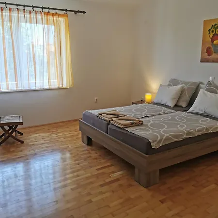Kira - Spacious With Sea View *