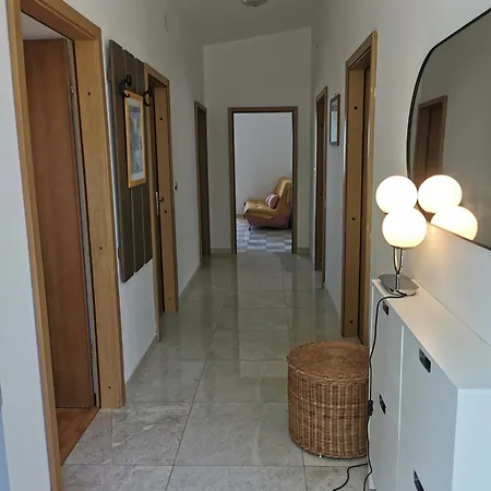 Kira - Spacious With Sea View *