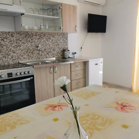 Kira - Spacious With Sea View