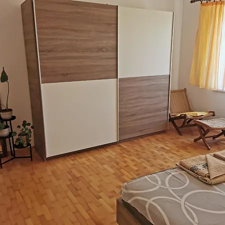 Kira - Spacious With Sea View Lägenhet