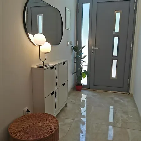 Kira - Spacious With Sea View Lägenhet Ližnjan